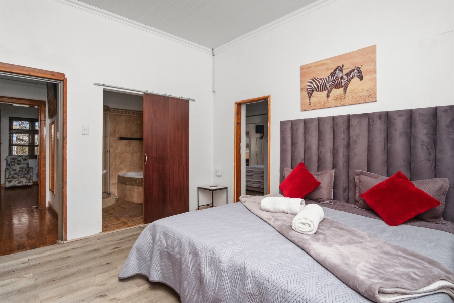 5 Bedroom Property for Sale in Wynberg Western Cape
